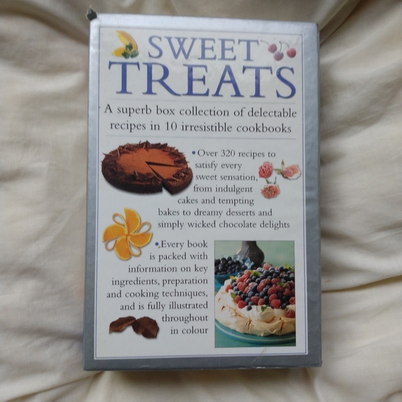 Sweet Treats: 10 cook and baking books box set - Picture 2 of 2